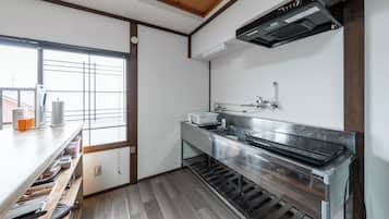 Full-size fridge, microwave, stovetop, cookware/dishes/utensils