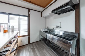 Full-size fridge, microwave, stovetop, cookware/dishes/utensils