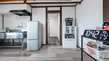 Full-size fridge, microwave, stovetop, cookware/dishes/utensils