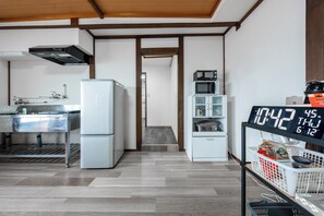 Full-size fridge, microwave, stovetop, cookware/dishes/utensils