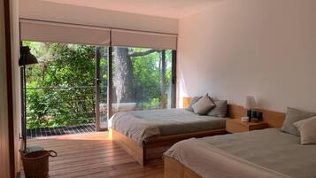 6 bedrooms, desk, iron/ironing board, free WiFi