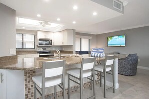 Microwave, oven, stovetop, dishwasher - Charming 2-bedroom condo in fabulous Sanibel at Sundial (Sanibel)