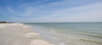 Charming 2-bedroom condo in fabulous Sanibel at Sundial