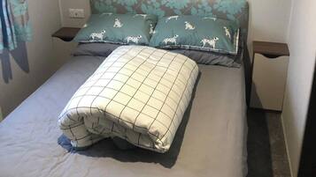 3 bedrooms, iron/ironing board, bed sheets