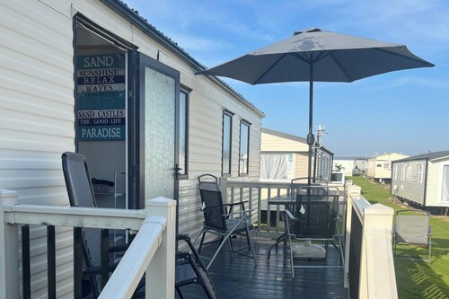 Caravan Beach Park - Sleeps 8, Parking & Pool