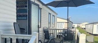 Caravan Beach Park - Sleeps 8, Parking & Pool