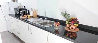 4 Guests - 2 Bedrooms - City Escape Retreat