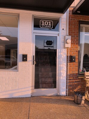 Exterior detail - Studio 101-Cozy 1-bedroom apartment in charming Byrdstown (Byrdstown)