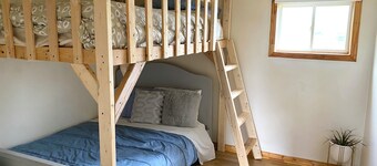 Scenic 2-Bedroom+Waterfront Home+FreeParking