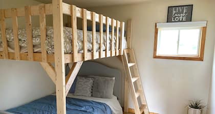 Scenic 2-Bedroom+Waterfront Home+FreeParking