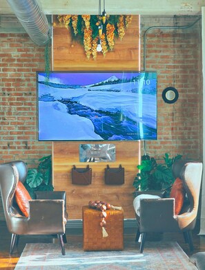 Interior - Amazingly spacious currated loft. Huge bright 1b 1b loft with Valet parking incl (Dallas)