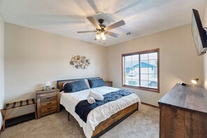 2 chambres, bureau, fer et planche à repasser, lit parapluie