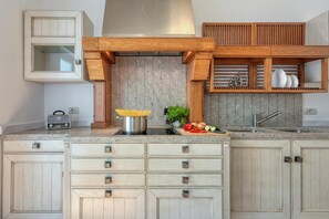 Geladeira, fogão, cooktop, lava-louças