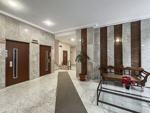 Interior - Elegant 2BR/2BA in Atocha by Berlany España (Madrid)
