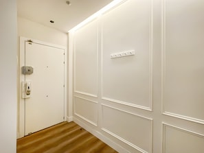 Interior - Elegant 2BR/2BA in Atocha by Berlany España (Madrid)