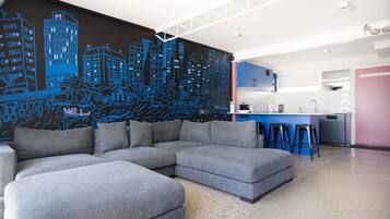 TV, fireplace, stereo