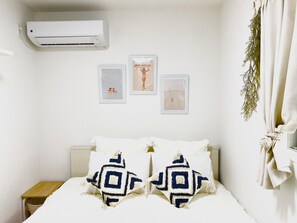 3 bedrooms, iron/ironing board, free WiFi, bed sheets - New Onna | Cozy BBQ terrace, 8-min beach, snorkeling, SUP, sleeps 7, parking (恩納村)