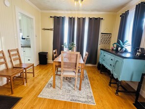 Dining - 1bd 1ba PET FRIENDLY house - add more bedrooms to sleep up to 6 - just ask! (Glasgow)