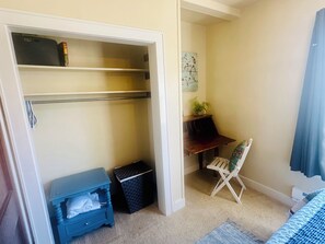 1 sovrum, skrivbord, gratis wi-fi och sängkläder