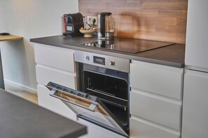 Microondas, horno, parrilla de estufa y lavavajillas 