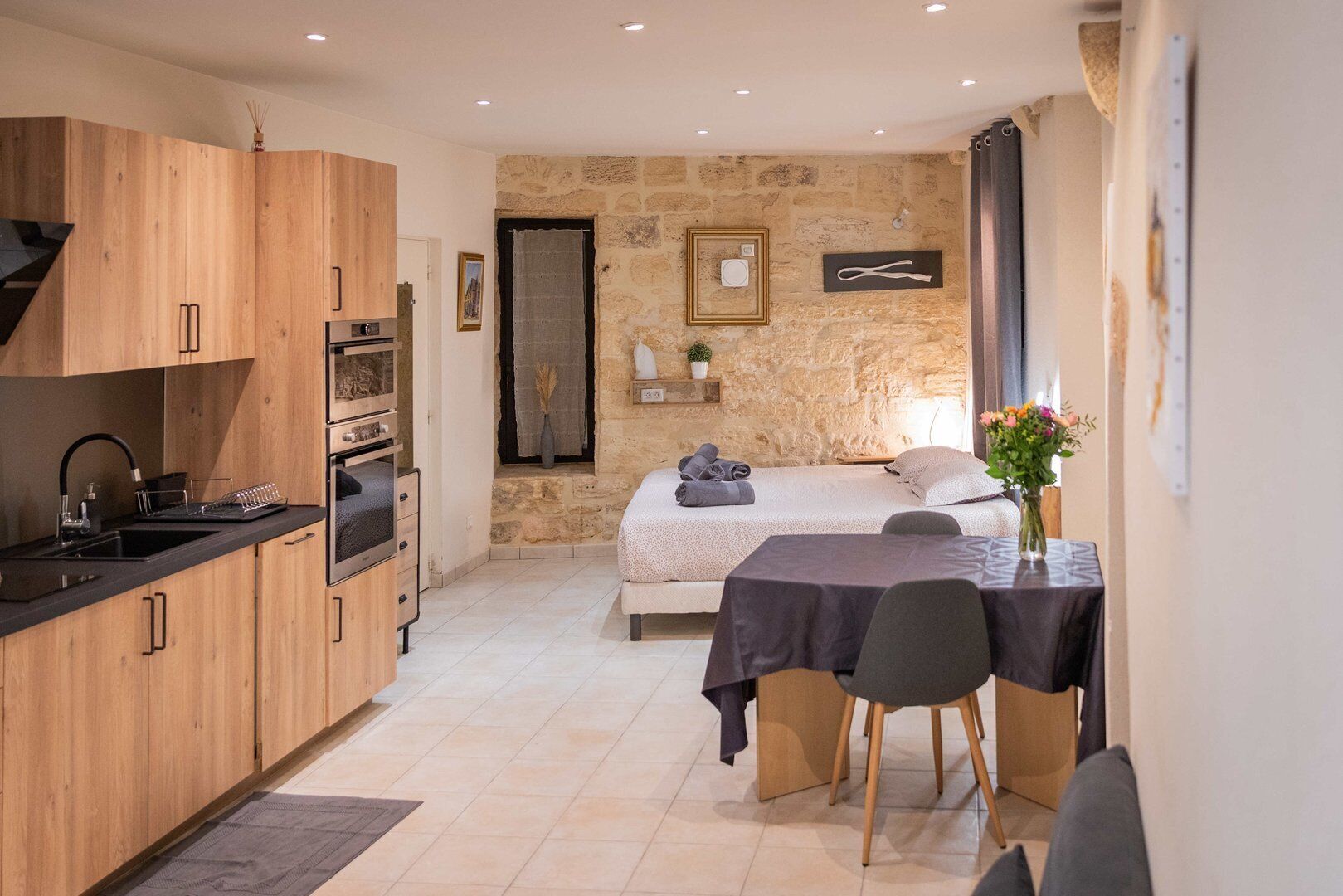 Fer et planche à repasser, accès Internet