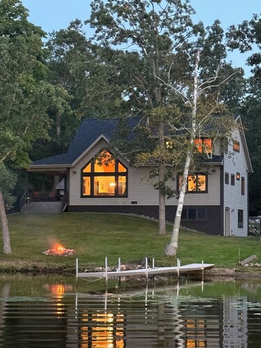 Perfect for Families & Groups, Kayaks, Canoe, Firepit, Grill, on Diamond Lake