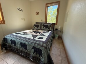 3 bedrooms, iron/ironing board, travel cot, free WiFi - Free Boats - 3 Lakes - Steps to Water - Vacation Ready - Modern Lake Life (Aitkin)