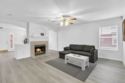 New & Stylish 4BR/3BA Getaway-Peaceful Modern home