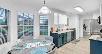 New & Stylish 4BR/3BA Getaway-Peaceful Modern home