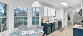 New & Stylish 4BR/3BA Getaway-Peaceful Modern home