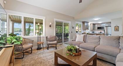 Stylish 3BR Waterfront Home w/ Sunset Porch + Access to Dining Sunsets on Shoreline by Avantstay