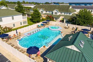 Pool - The Tides spacious condo w/shared pool, close to restaurants & shopping (Rehoboth Beach)