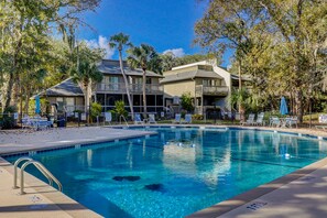 Pool - Shipyard Condo next to pool, near tennis, beach and restaurants (Hilton Head)