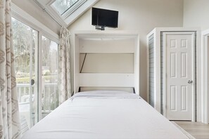 1 bedroom, iron/ironing board, Internet, bed sheets