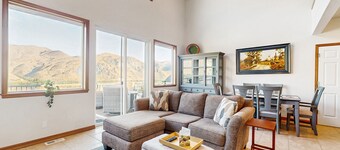 Spacious home w/ full kitchen, great location & deck with incredible views