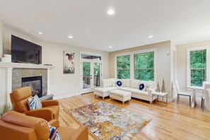 TV, fireplace, DVD player