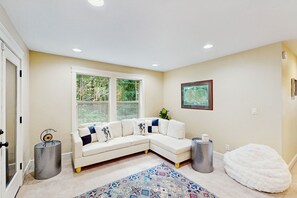 Téléviseur, foyer, lecteur de DVD