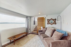 TV, fireplace, DVD player