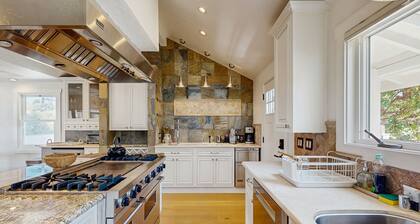 Ocean View Home on the Bluffs next to Shoreline Park - private hot tub & bbq