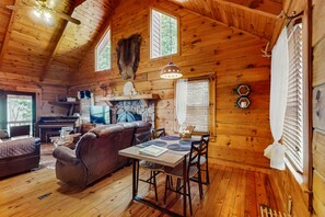 TV, fireplace - Cozy mountain cabin with sunset views, forest trails & fireplace charm (Ellijay)