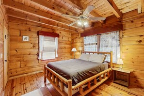 1 bedroom, iron/ironing board, internet, bed sheets - Cozy mountain cabin with sunset views, forest trails & fireplace charm (Ellijay)