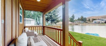 Lakefront home with kayaks and paddle boat, full kitchen and private BBQ