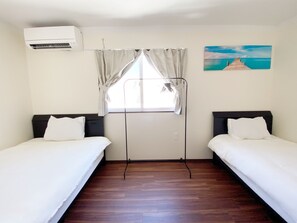 2 bedrooms, iron/ironing board, travel cot, free WiFi