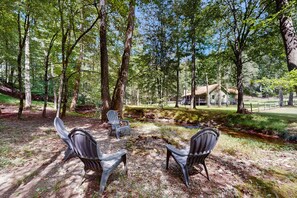 Property grounds - Charming rustic cabin with loft, fireplace, porch rockers & fire pit evenings (Ellijay)