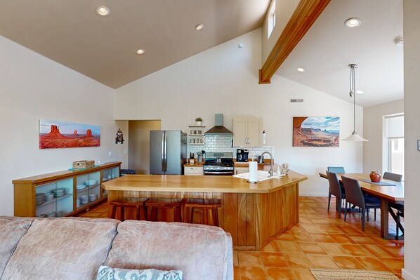 Interior - Townhome in Rim Village w/red rock views, community pool & hot tub (Moab)