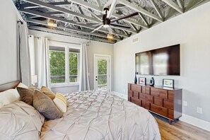 2 bedrooms, iron/ironing board, internet, bed sheets