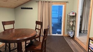 Dining - Charming 5BR House with Views of the Slopes, Full Kitchen, Patio, and Wifi (Beech Mountain)