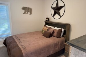 6 bedrooms, internet, bed sheets