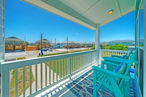 House (3 Bedrooms) | Interior - Family-friendly Beach Home Bbq, Patio & Fire Pit & Mins to Beach Bottom's Up by Avantstay (Port Aransas)