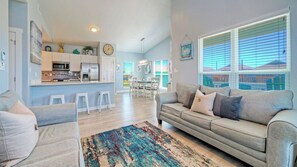 Interior - Family-friendly Beach Home Bbq, Patio & Fire Pit & Mins to Beach Bottom's Up by Avantstay (Port Aransas)